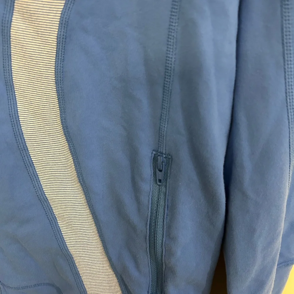 Lululemon Women's Blue Zip Up Athletic in stride Jacket size 10 - Picture 5 of 11